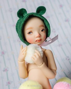 EVENT DOLL - Peanut Nora In Green Hat